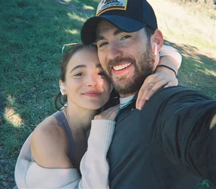 Alba Baptista Husband: Alba Baptista & Chris Evans Age Difference