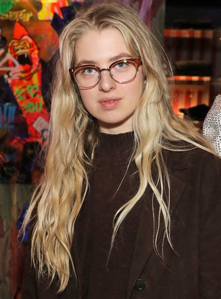 Anaïs Gallagher in Bathing Suit is "in Europe" — Celebwell