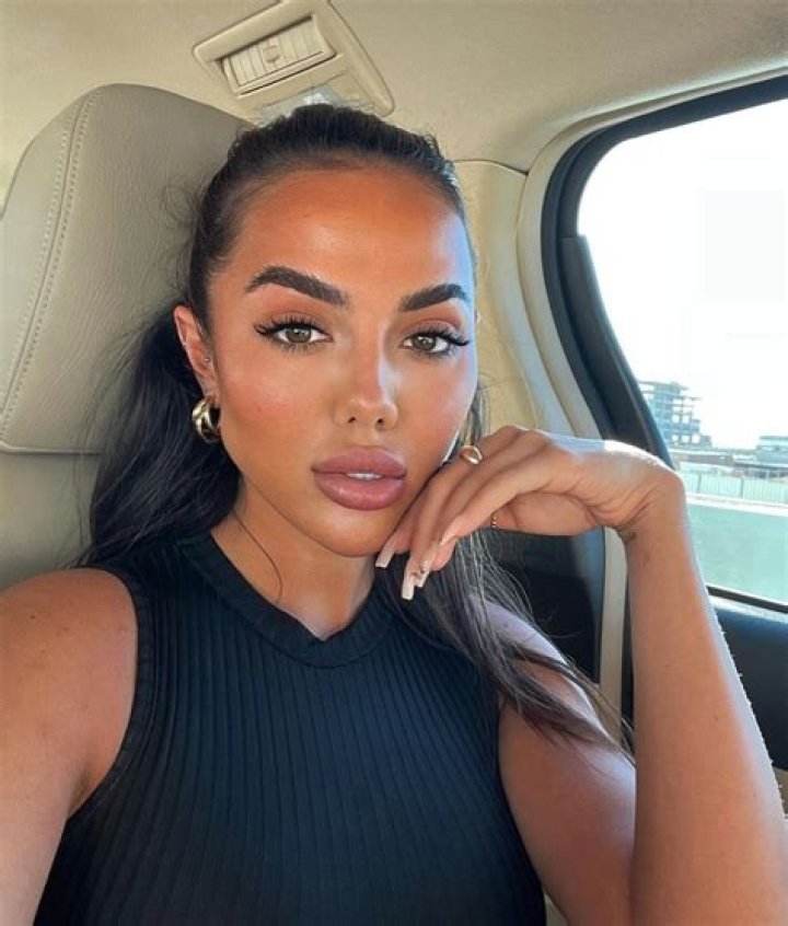 Arianna Ajtar in Bathing Suit Sends "Kisses From the South of France" — Celebwell
