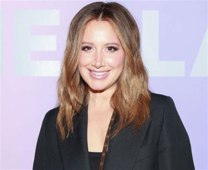 Ashley Tisdale in Bathing Suit Has "Best Girls Tip Ever" — Celebwell
