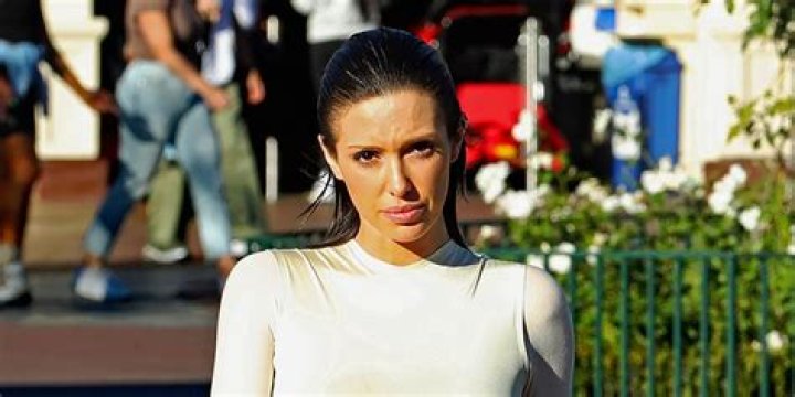 Bianca Censori Plastic Surgery: From Change in The Facial Appearance to Undergoing Breast Augmentations!