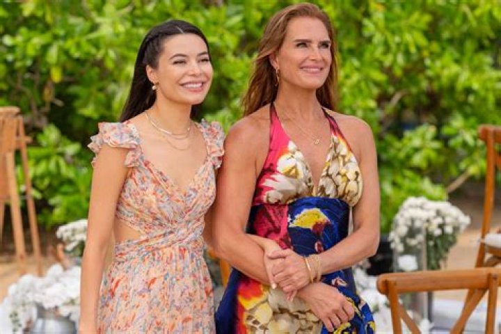 Brooke Shields in Bathing Suit Enjoys "Summer Days Drifting Away" — Celebwell