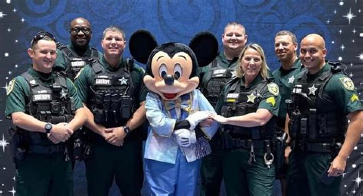 Does Disneyland have its own police? – Celebrity