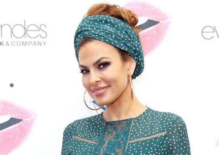 Eva Mendes in Bathing Suit Says "This Cubanita Always Finds el Sol" — Celebwell