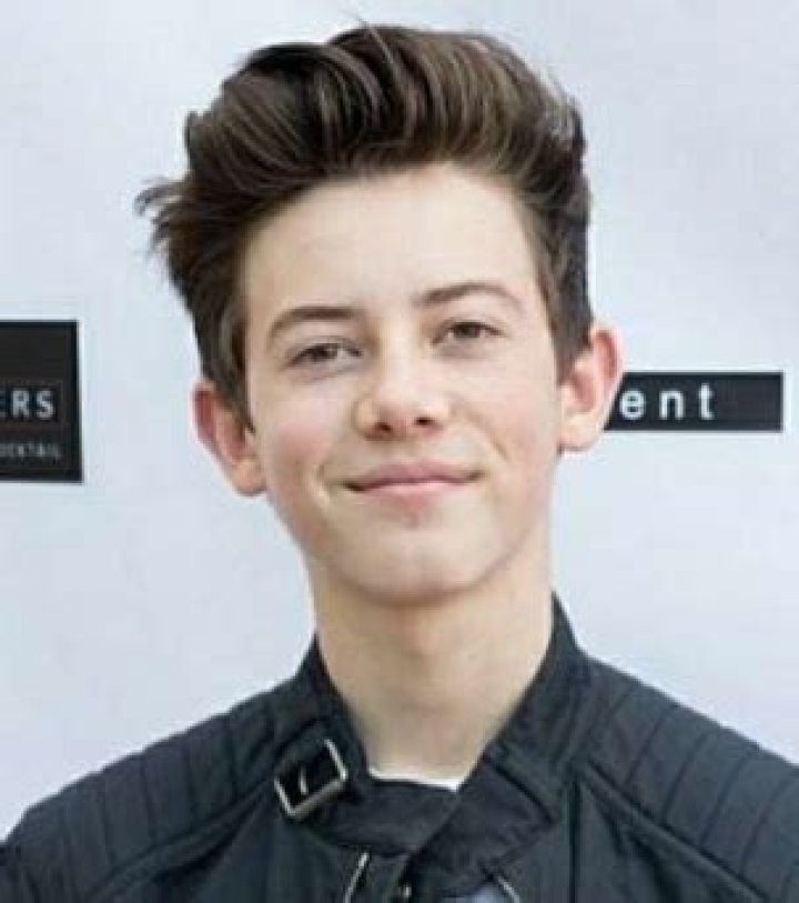 Griffin Gluck Height Weight Shoe Size Body Measurements Stats Facts