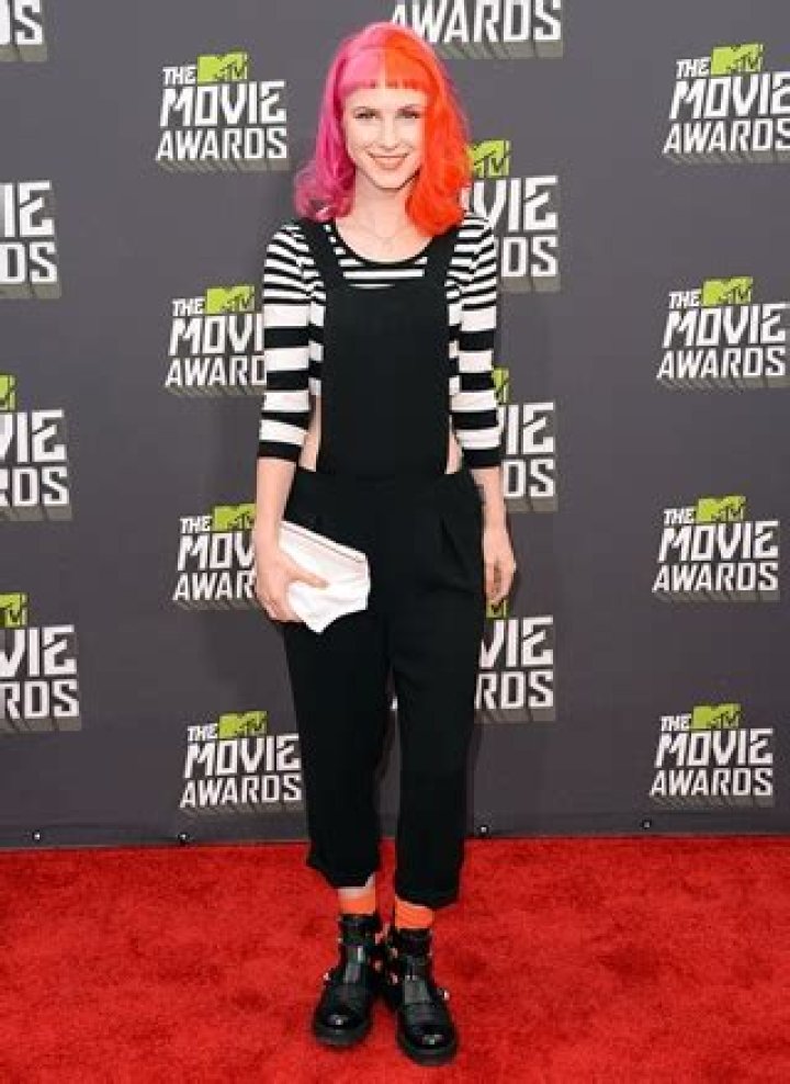 Hayley Williams Bra Size, Age, Weight, Height, Measurements