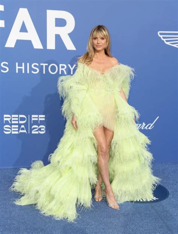 Heidi Klum in Bathing Suit Say "YES" in Hot Tub — Celebwell