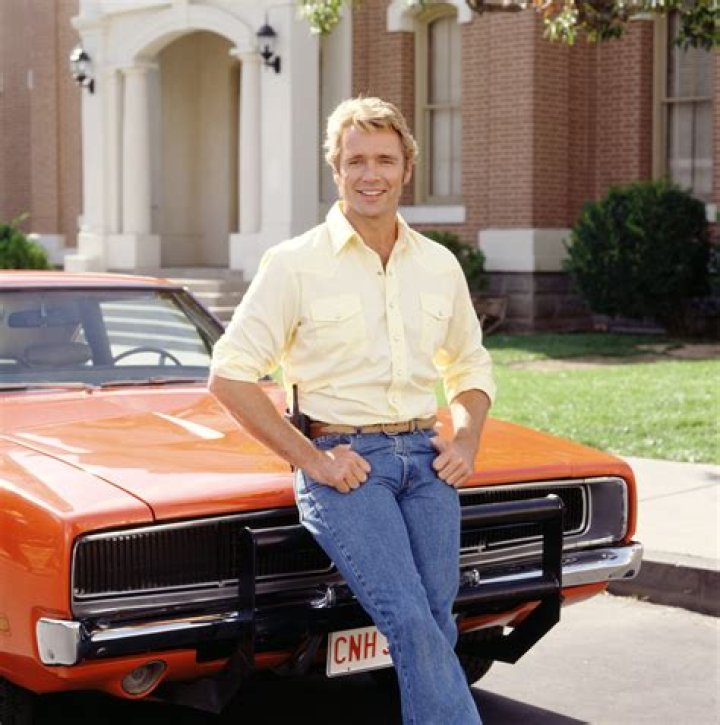 
How Much Money Does John Schneider (screen actor) Make? Latest Income Salary
