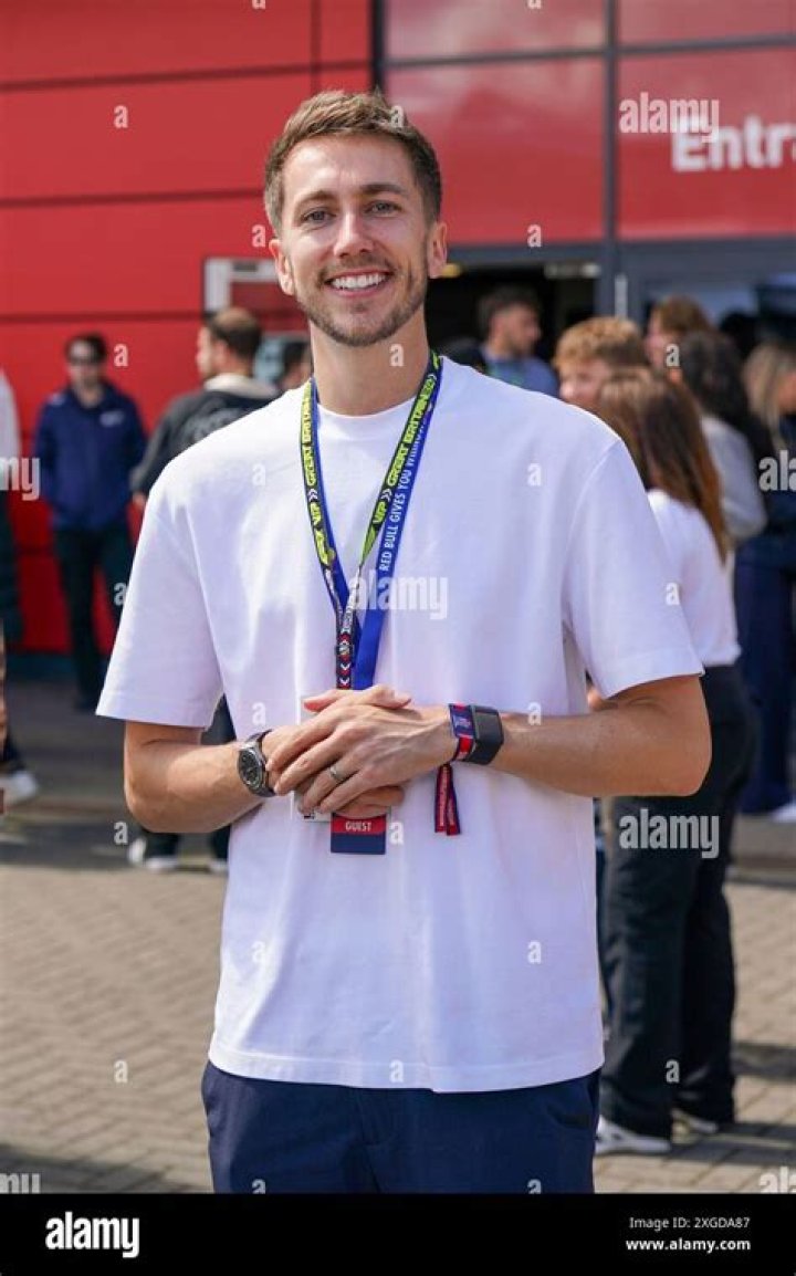 
How Much Money Does Simon Minter Make? Latest Income Salary

