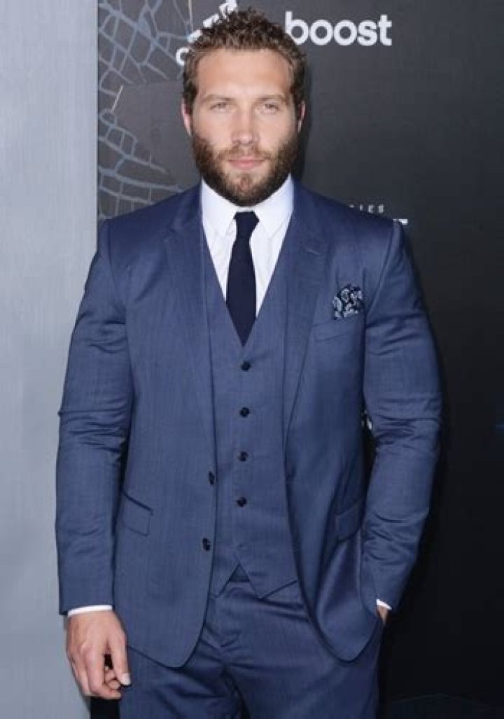 Jai Courtney Body Measurements Height Weight Shoe Biceps Size Age Facts