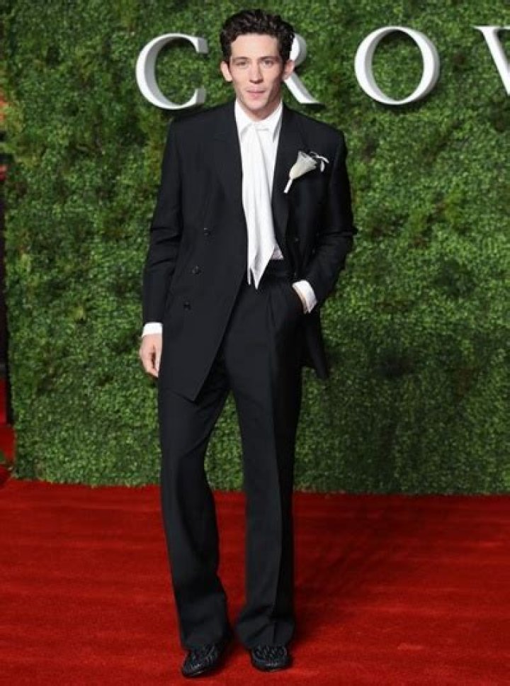 Josh O’Connor Height Weight Shoe Size Measurements Facts Family