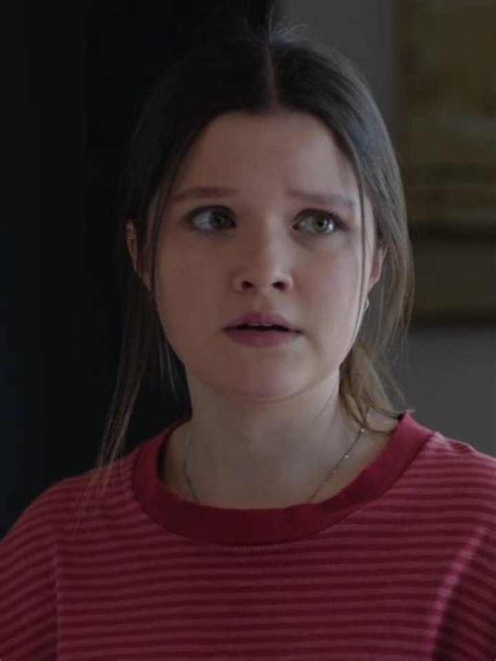 Julia Savage Wiki, Age, Height, Parents, School & Movies