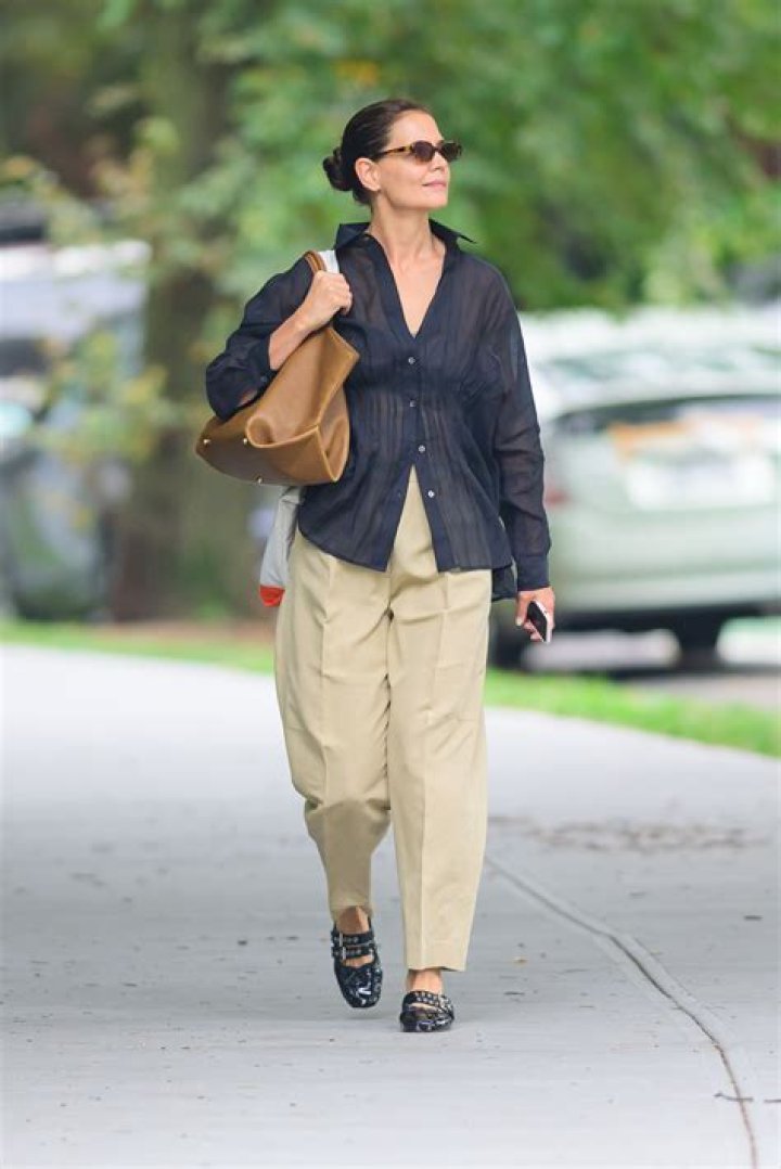 Katie Holmes Favorite Color Food Cupcakes Music Books Perfume Biography
