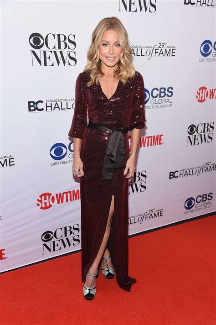 Kelly Ripa Flaunts Toned Body in Swimsuit With Husband Mark Consuelos — Celebwell