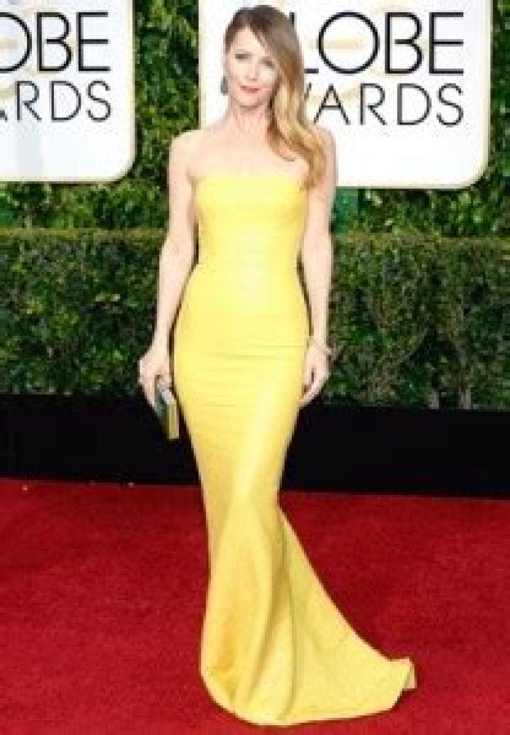 Leslie Mann Body Measurements Bra Size Height Weight Vital Statistics Facts