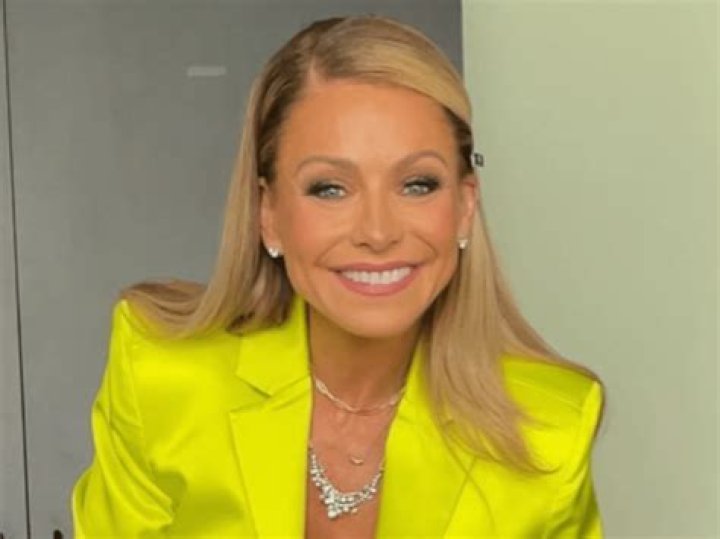 Live Star Kelly Ripa Shares Swimsuit Photo of "Endless Summer"