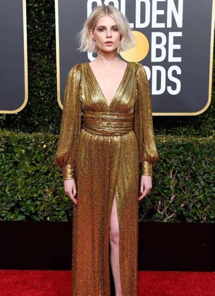 Lucy Boynton Height Weight Bra Size Body Measurements Facts Family