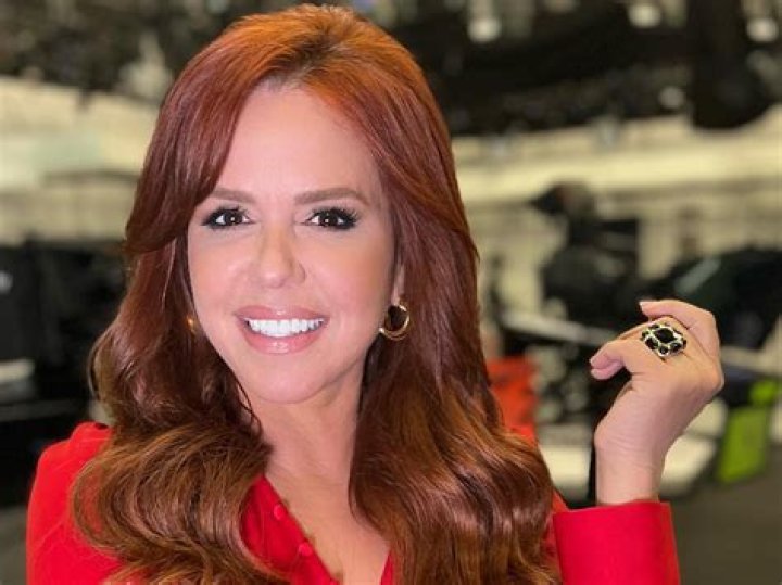 María Celeste Arrarás in Bathing Suit Says "Green + Sea=Priceless" — Celebwell