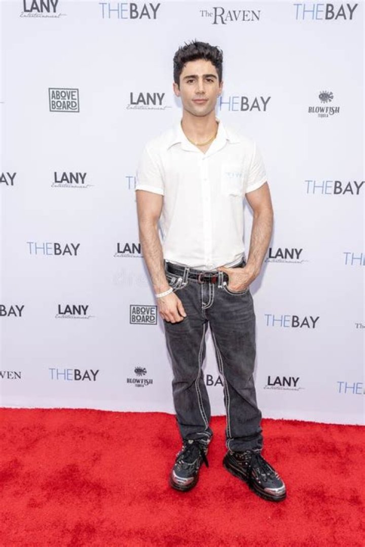Max Ehrich Age, Weight, Height, Measurements