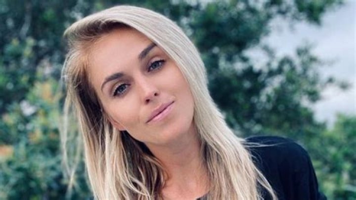 Olivia B. Flowers in Bathing Suit Says "I Like Wearing Pink" — Celebwell