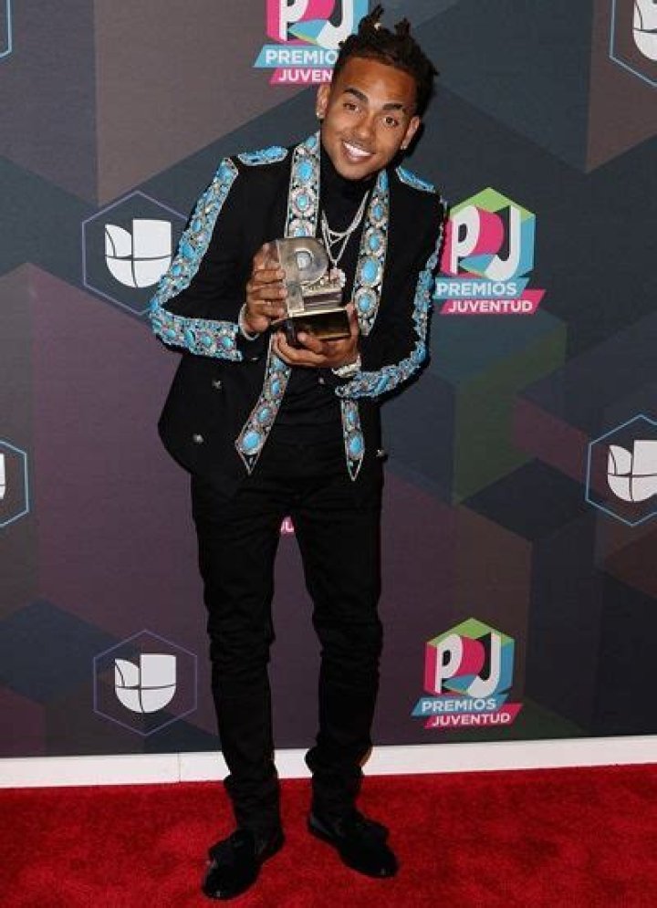 Ozuna Height Weight Body Measurements Shoe Size Stats Facts Family