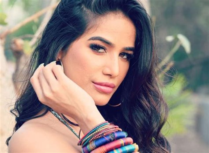 Poonam Pandey in Bathing Suit is "Lovely" — Celebwell