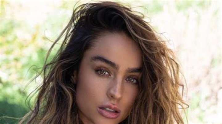 Sommer Ray in Bathing Suit is at the "Car Wash" — Celebwell