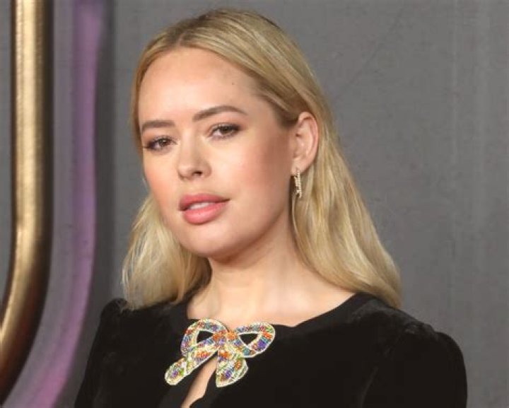 Tanya Burr in Bathing Suit Says "We Love You" — Celebwell