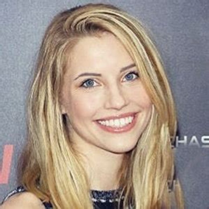 Wallis Currie-Wood Net Worth