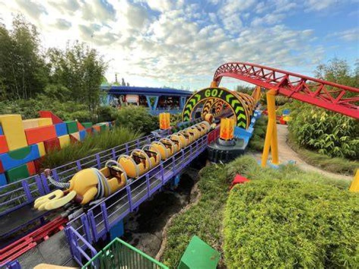 Why are Disney rides dark? – Celebrity