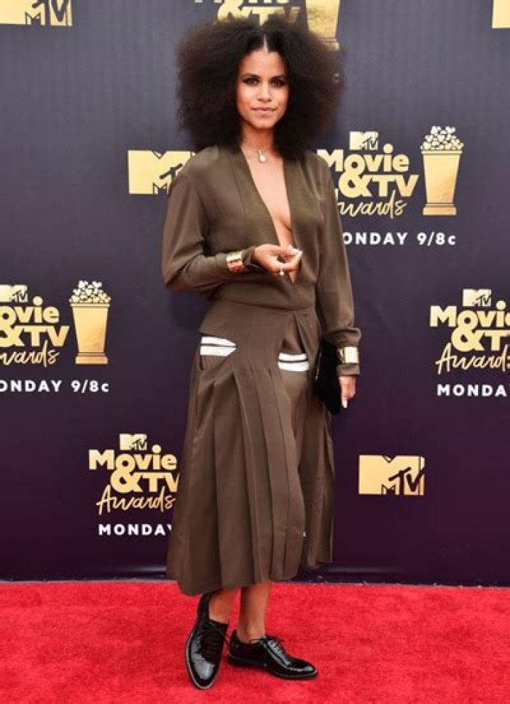 Zazie Beetz Height Weight Body Measurements Bra Size Age Stats Facts
